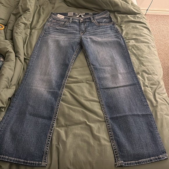 Buckle BKE Tyler Bootleg Jeans. Relaxed Fit, 33R, Mid Rise, 20” Leg Opening - Picture 3 of 5
